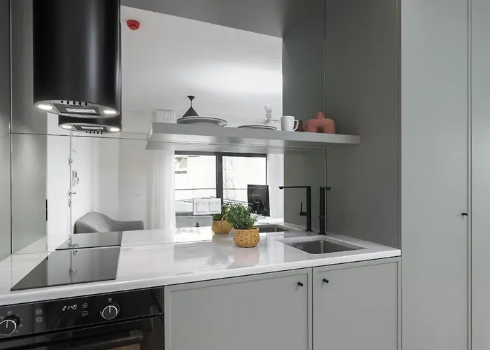 Manzzaro, Nilie Hospitality Mgmt Apartment