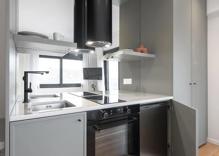 Manzzaro, Nilie Hospitality Mgmt Apartment